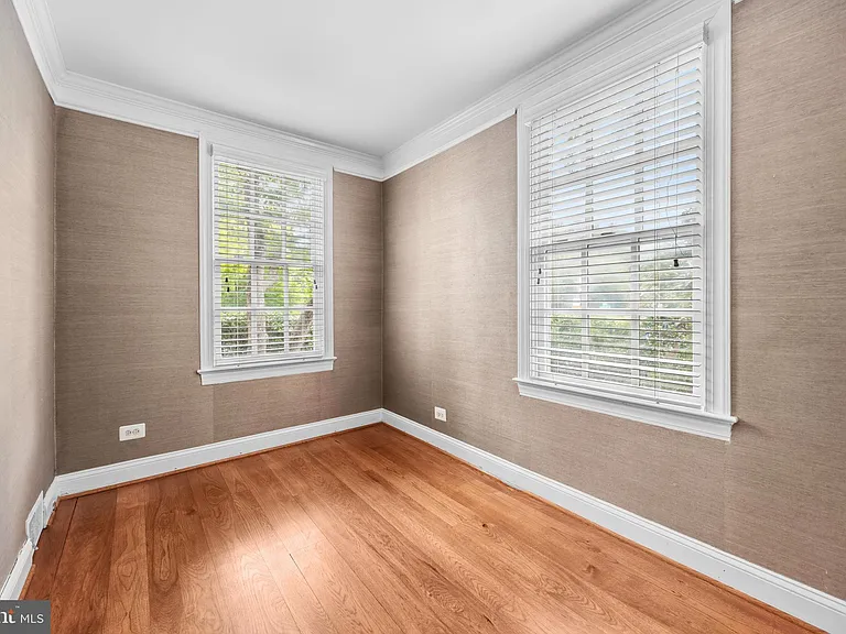 827 S Royal St — Photo 13