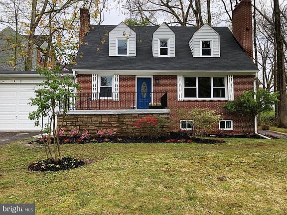 2nd image of 22 E Deer Park Dr