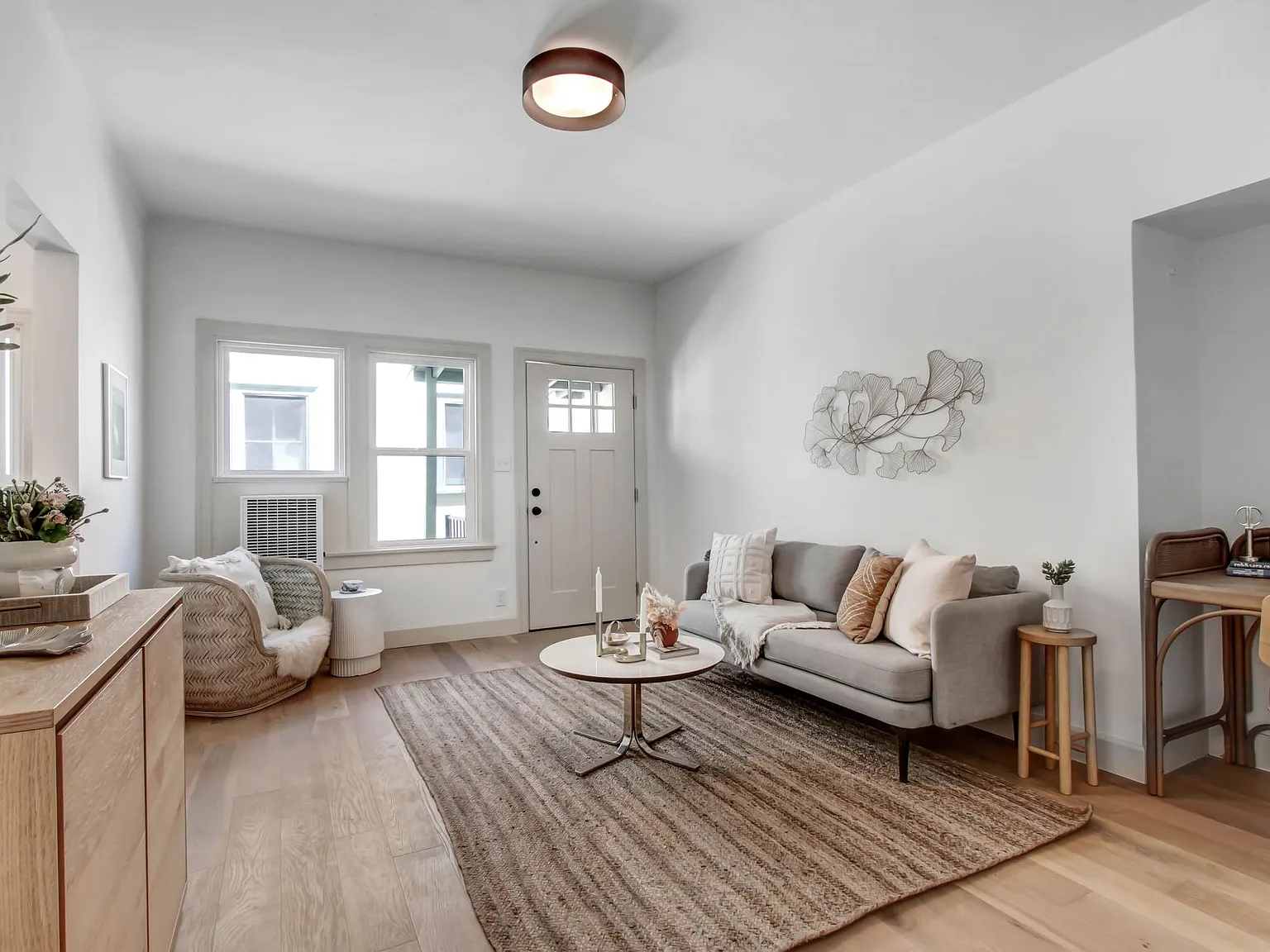 1 bed, 1 bath Apartment in a Peaceful Courtyard Style Complex in Virgil Village — Photo 3
