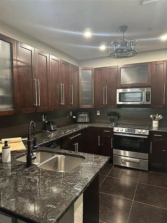 3 bed, 2.5 bath, 1445 sqft, $2,850 — Photo 1