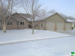 1530 S 9th Ave, Sheldon, IA 51201
