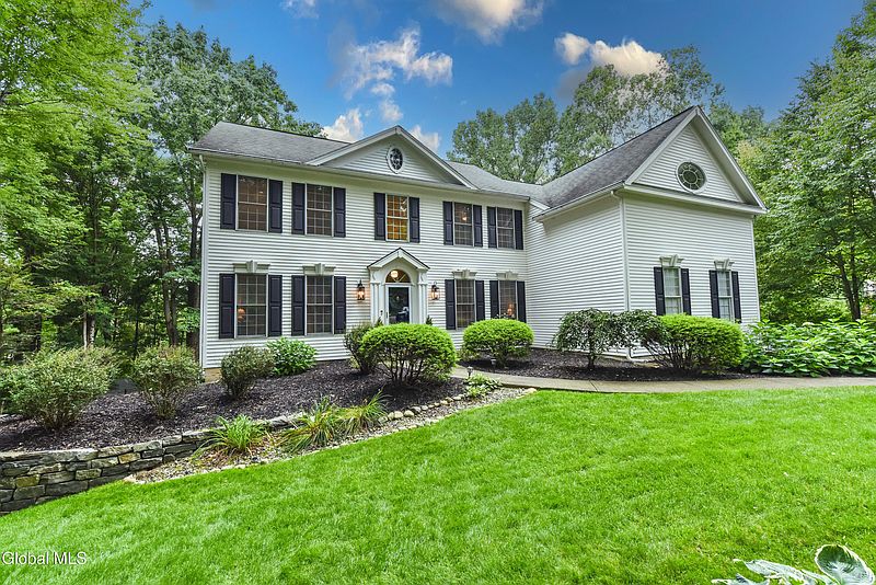 3rd image of 11 Wildwood Court
