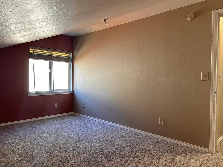1884 NE Monroe Ln — Photo 18