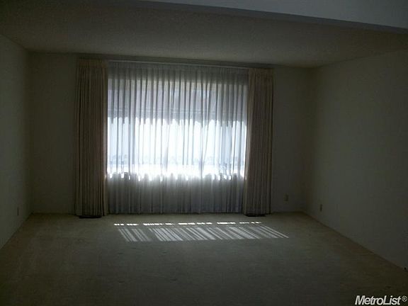 3rd image of 1715 Edgewood Dr