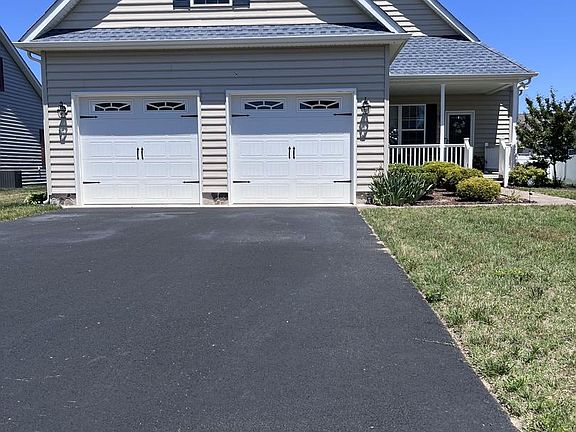 5th image of 37 Ponds Edge Dr