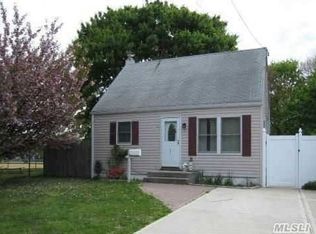1129 Jackson Ave, Lindenhurst, NY 11757