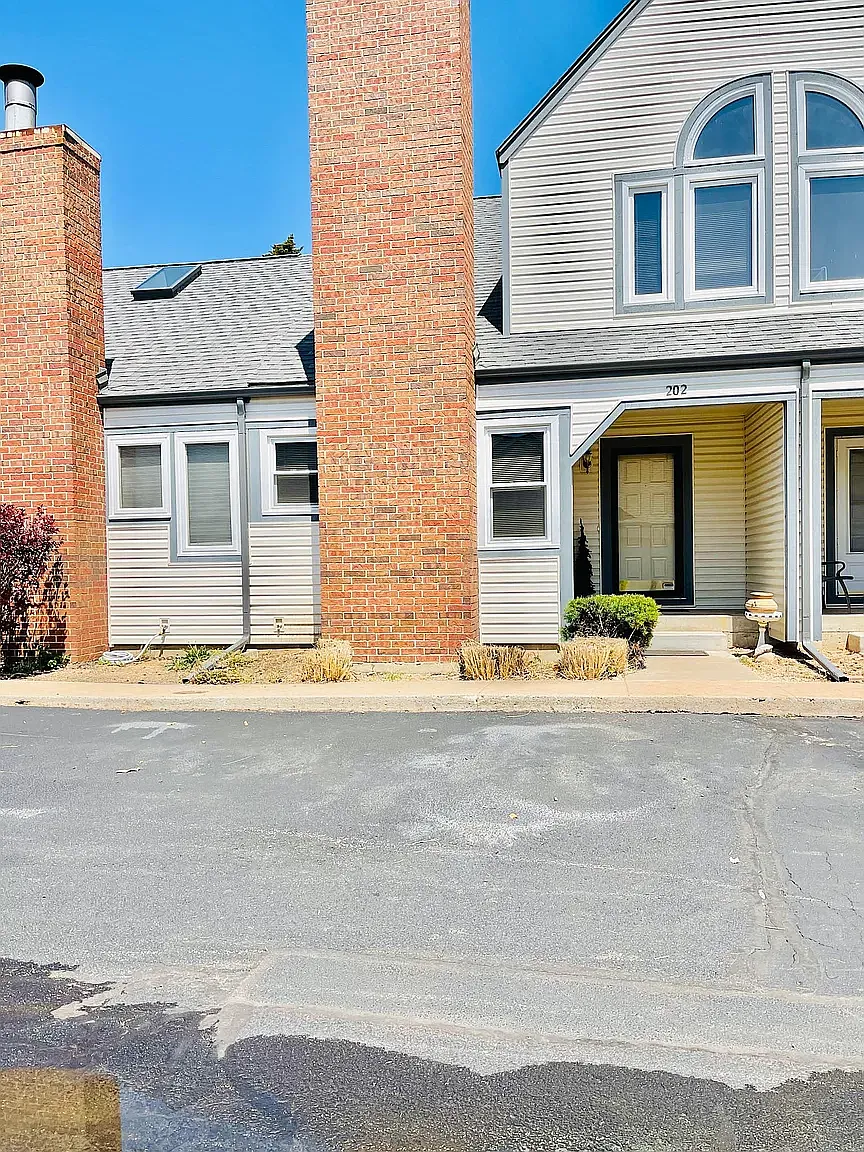 3 bed, 1364 sqft, $1,600 — Photo 1