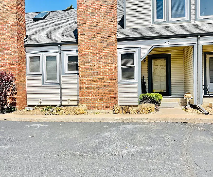 1620 S Longford Ln #202
