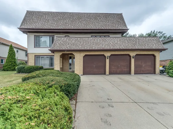 62 Terry Dr, Roselle, IL 60172