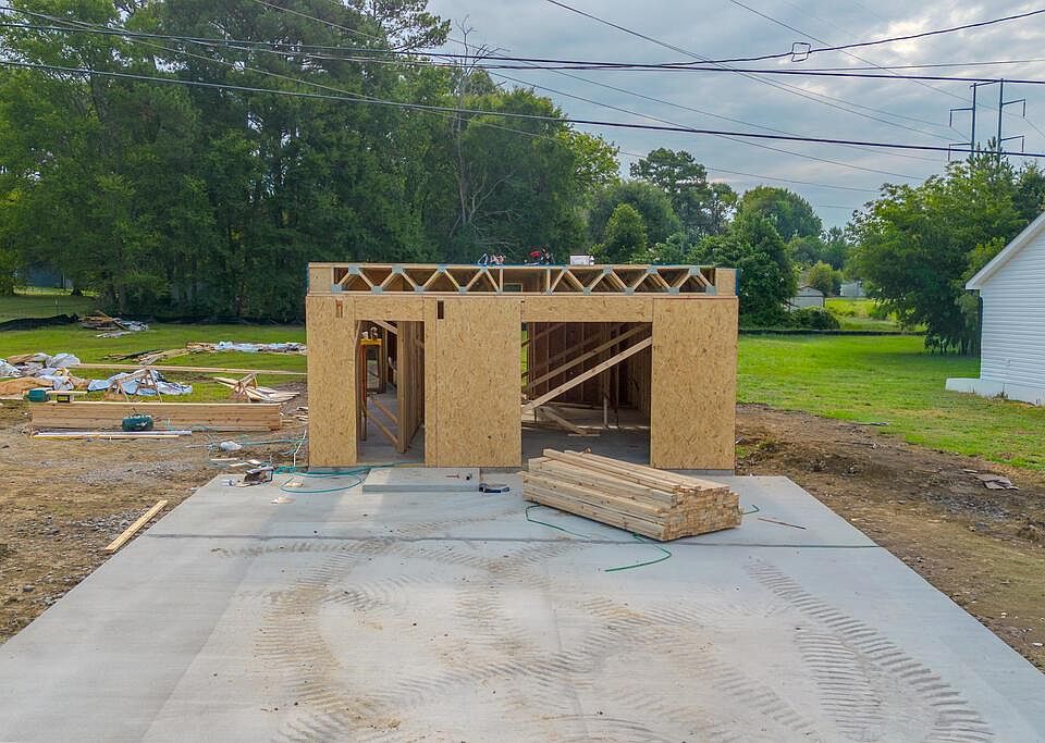 1st image of 111 Hazel Dr