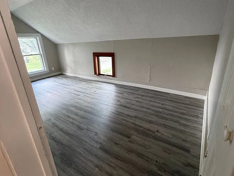 614 N Chestnut Ave — Photo 3
