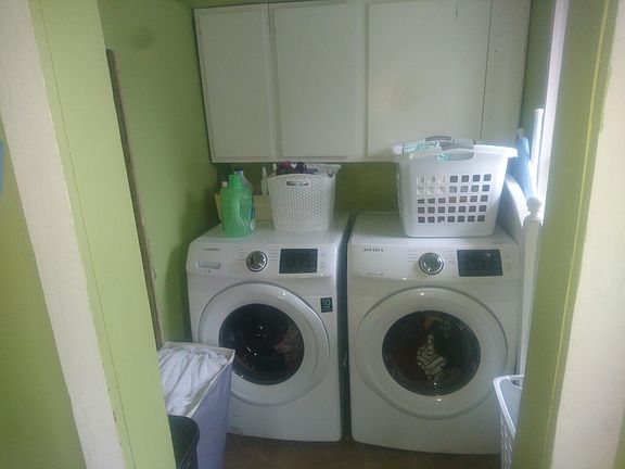 2nd image of 938 Woodlawn Ave