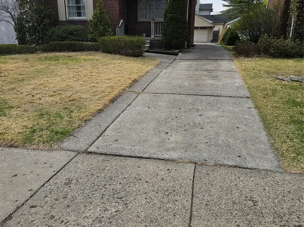 277 Beaupre Ave, Grosse Pointe Farms, MI 48236