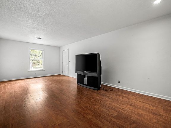 4th image of 1206 Toddington Dr