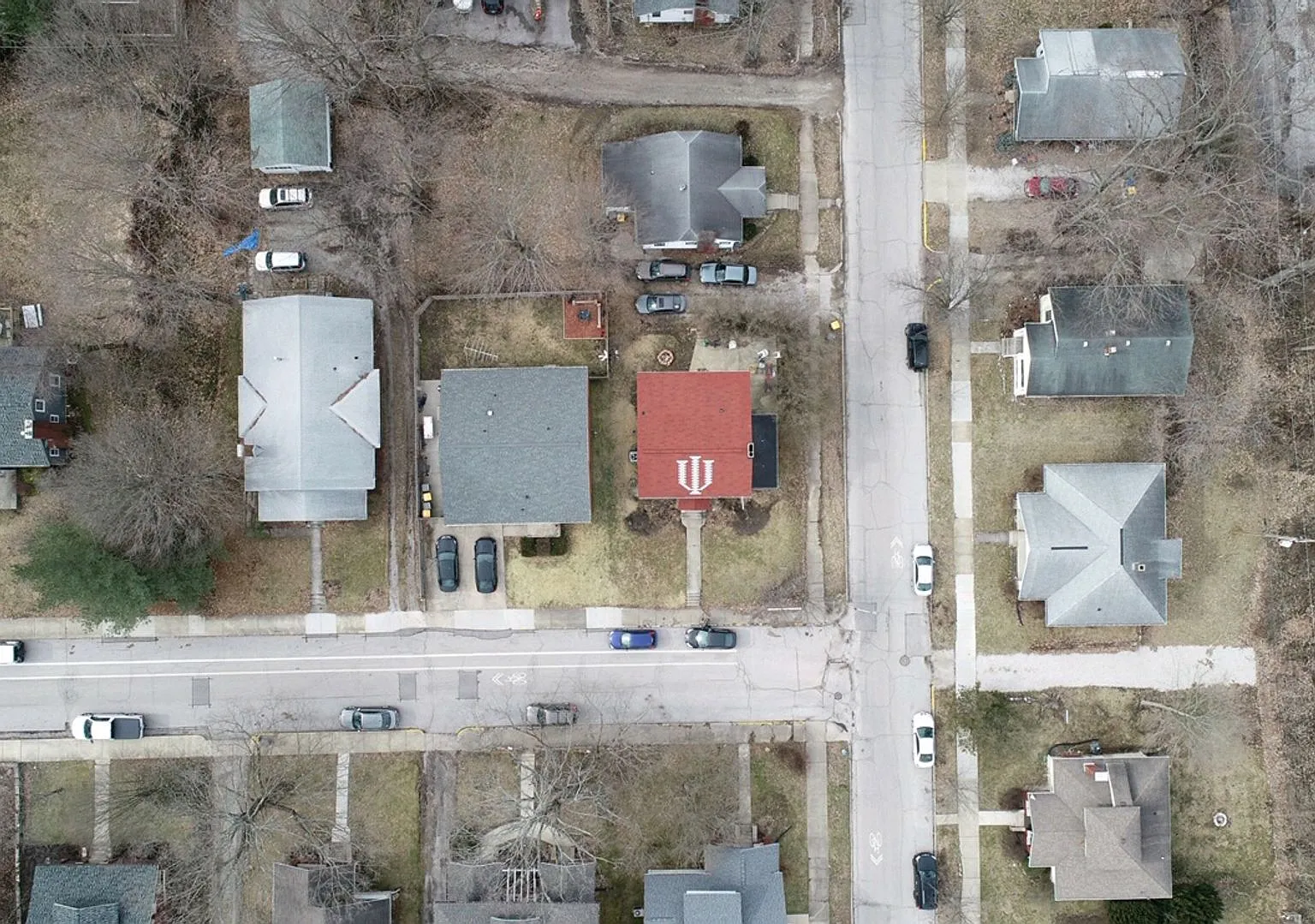 LARGE 5 Bed/2Bath Hoosier-style home close to campus — Photo 3