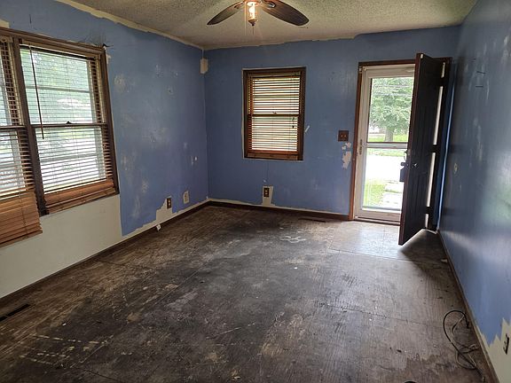 2nd image of 1096 S Highland Ct