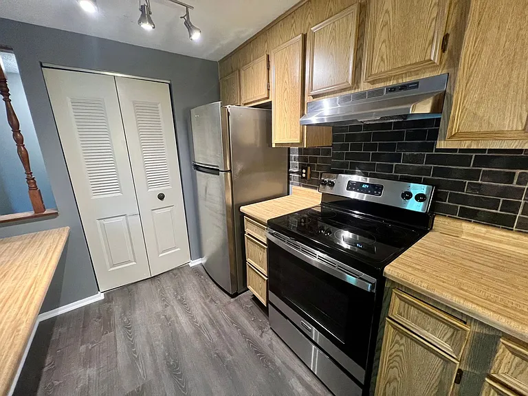 6322 Patrick Henry Dr — Photo 7
