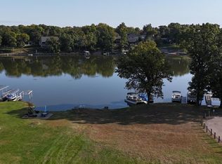 1 Holiday Dr, Somonauk, IL 60552