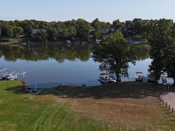 1 Holiday Dr, Somonauk, IL 60552