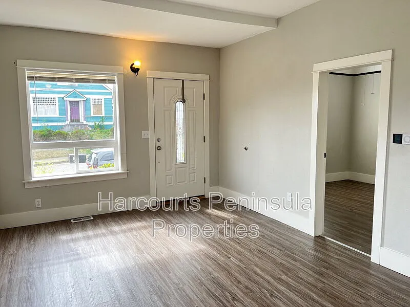 3 bed, 1.5 bath, 1200 sqft, $2,275 — Photo 4