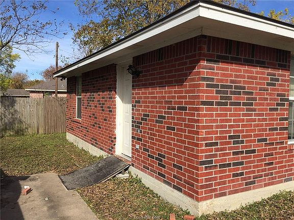 2nd image of 1501 Candy Hill St