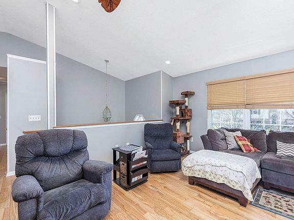 5th image of 4 N Longwood Ct