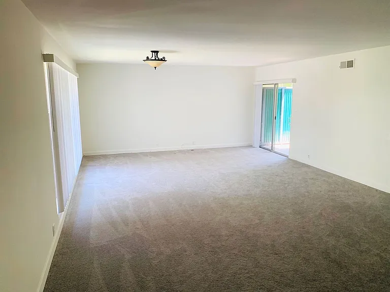 1021 Grove — Photo 17