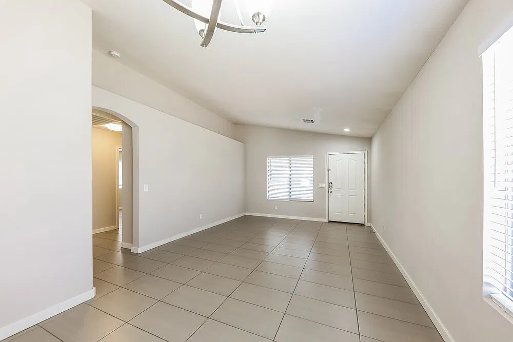 3 bed, 2.0 bath, 1573 sqft, $2,045 — Photo 4