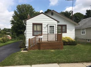 525 E Judd St, Woodstock, IL 60098