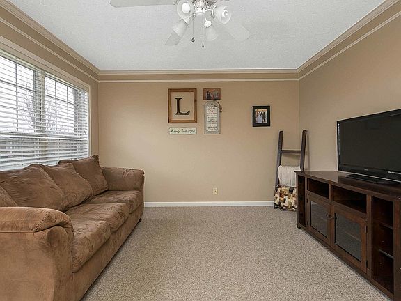 3rd image of 163 Seminole Ct