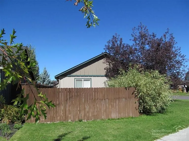 62593 Hawkview Rd — Photo 4