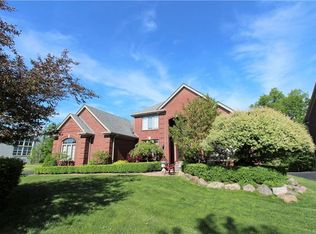 7147 Balmoral Dr, West Bloomfield, MI