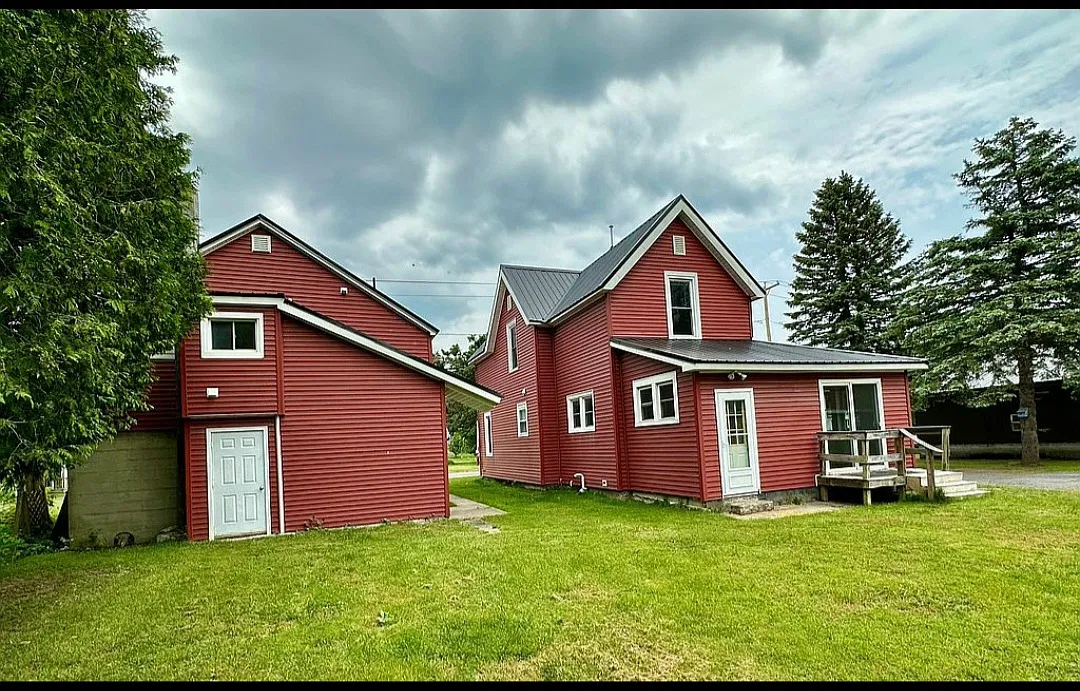 3 bed, 1.5 bath, 2460 sqft, $1,950 — Photo 2