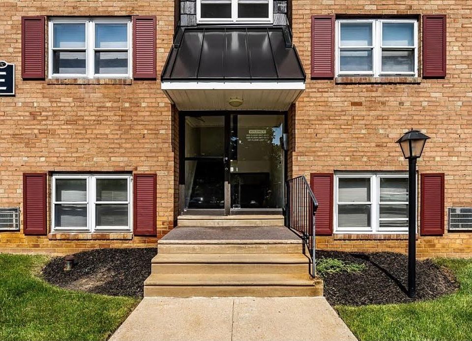 1st image of 335 E Lancaster Ave Unit E20