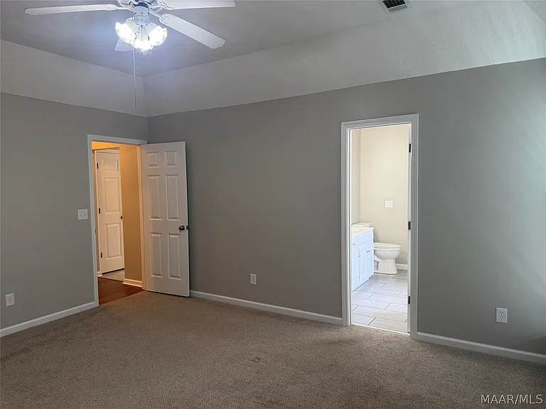 1136 Hallwood Ln — Photo 12