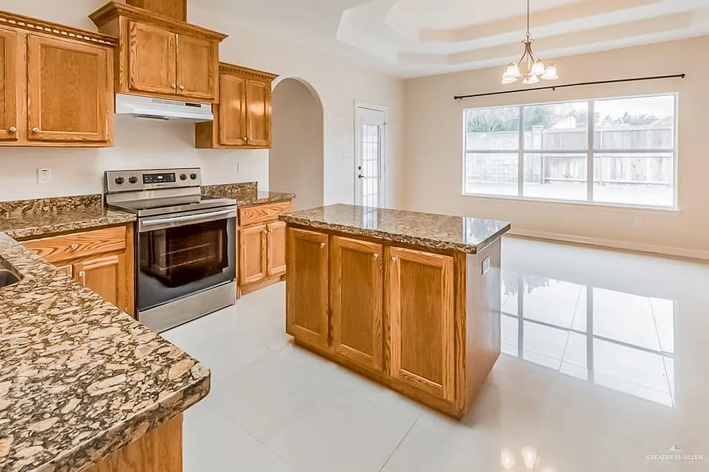 4 bed, 3.0 bath, 2767 sqft, $2,900 — Photo 4