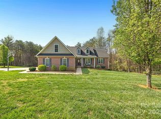 16 Shadow Dr, Taylorsville, NC 28681