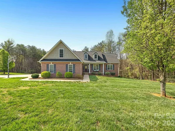 16 Shadow Dr, Taylorsville, NC 28681
