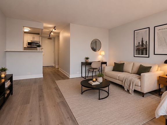 4th image of 2650 N Lakeview Ave APT 1003