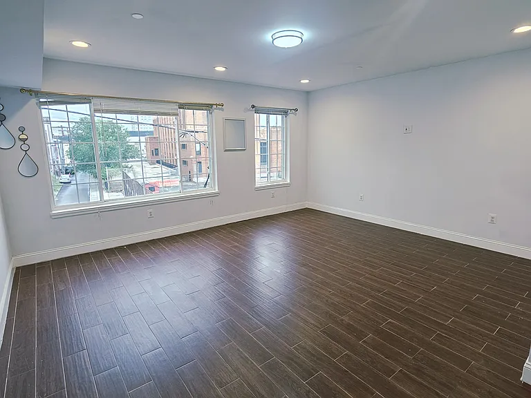 657 N 11th St #2 — Photo 1