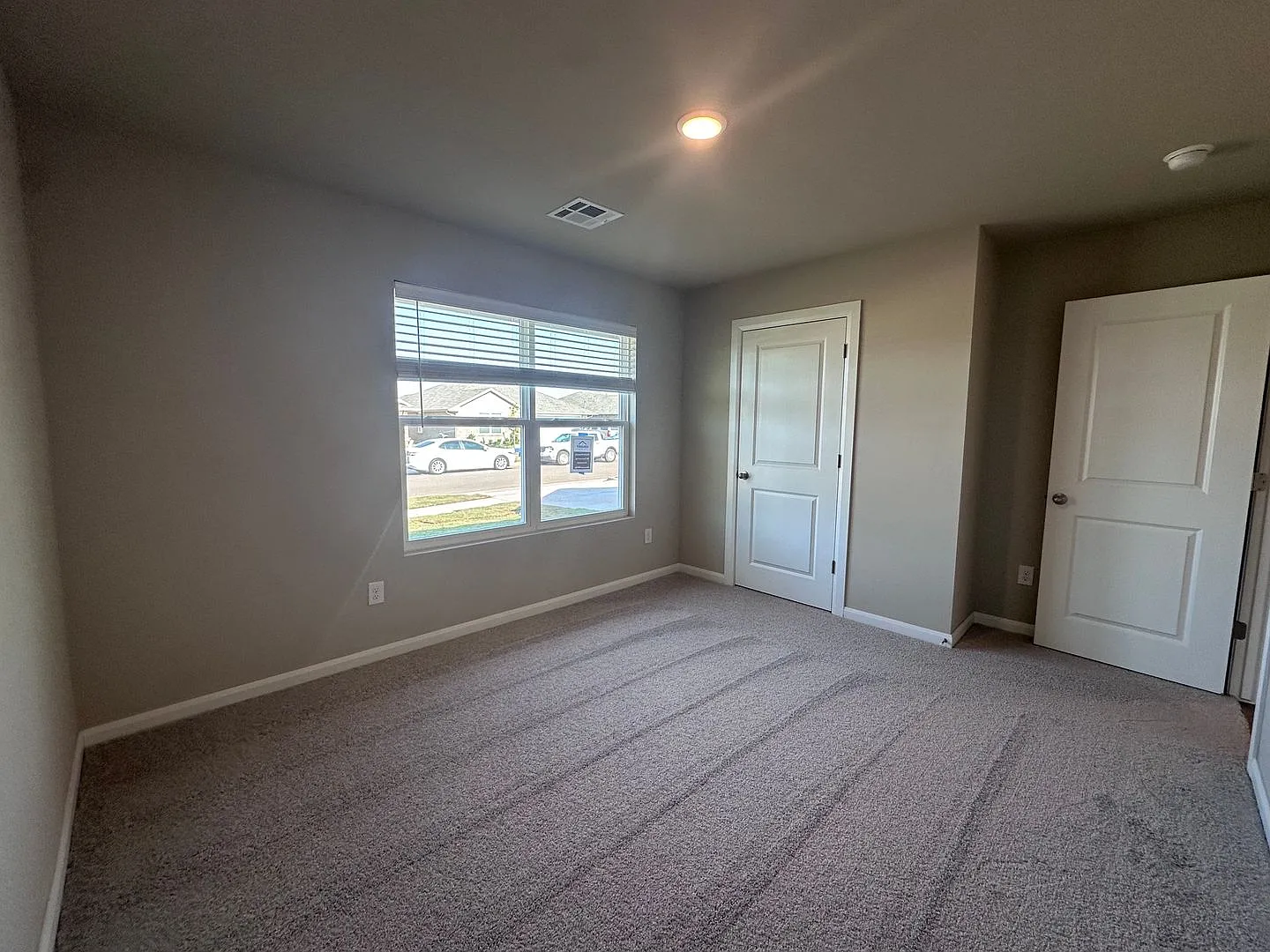 Beautiful New Home! 1st Month Free! — Photo 2