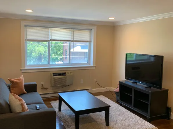 7 Lowell Ave APT 3, Watertown, MA 02472