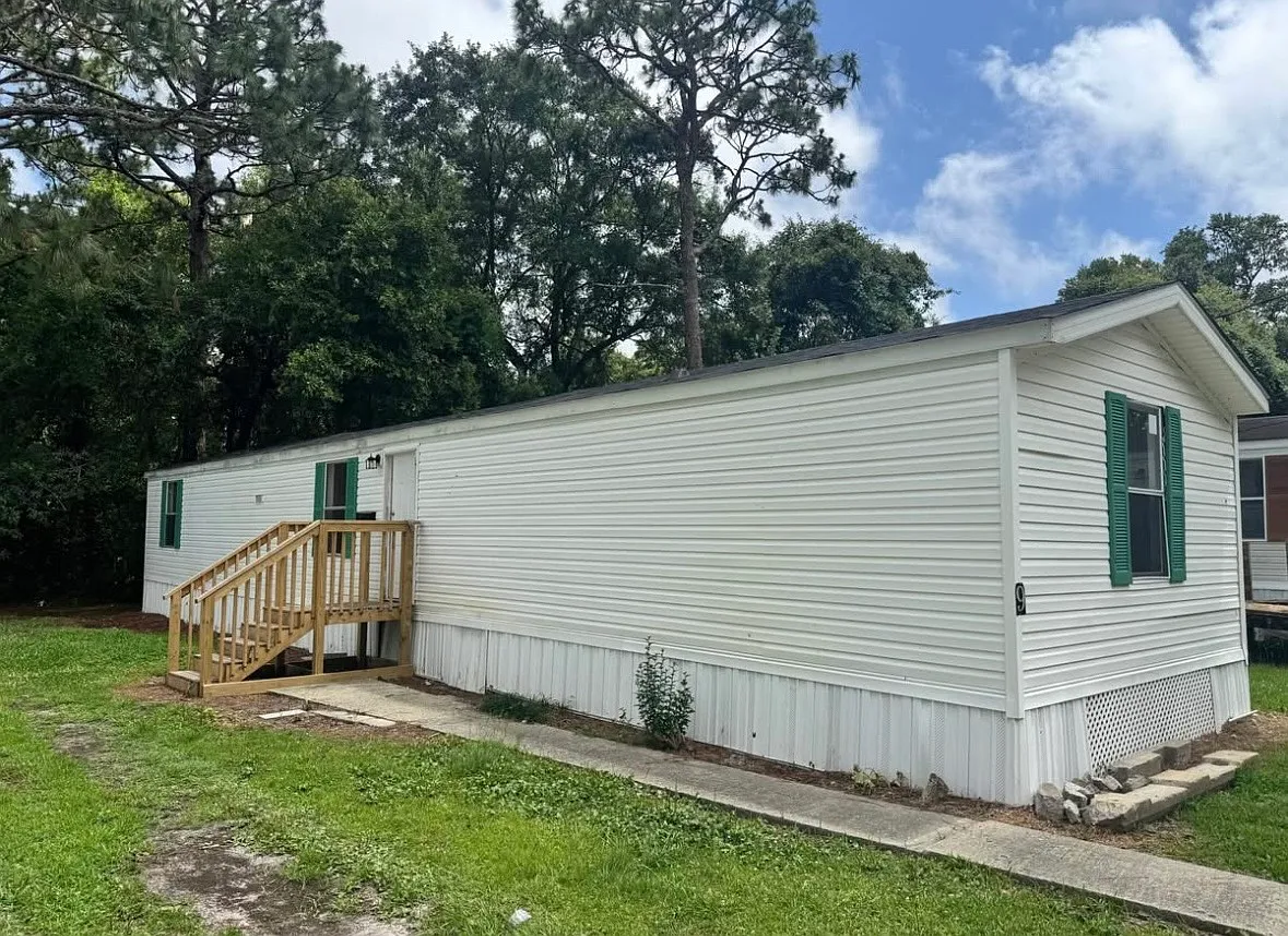 3 bed, $1,200 — Photo 1