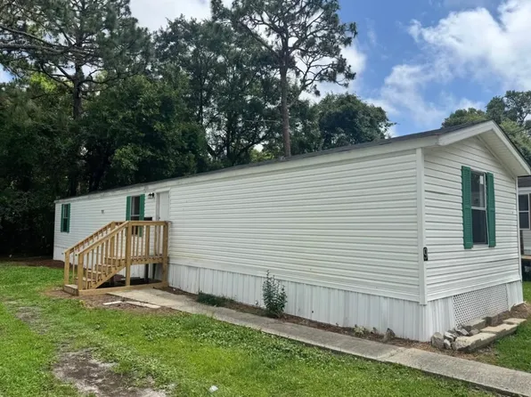 653 E Chatham St #9, Newport, NC 28570