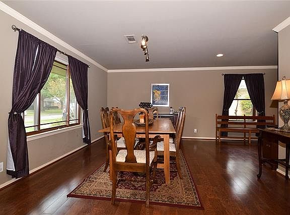 3rd image of 606 Winchester Dr