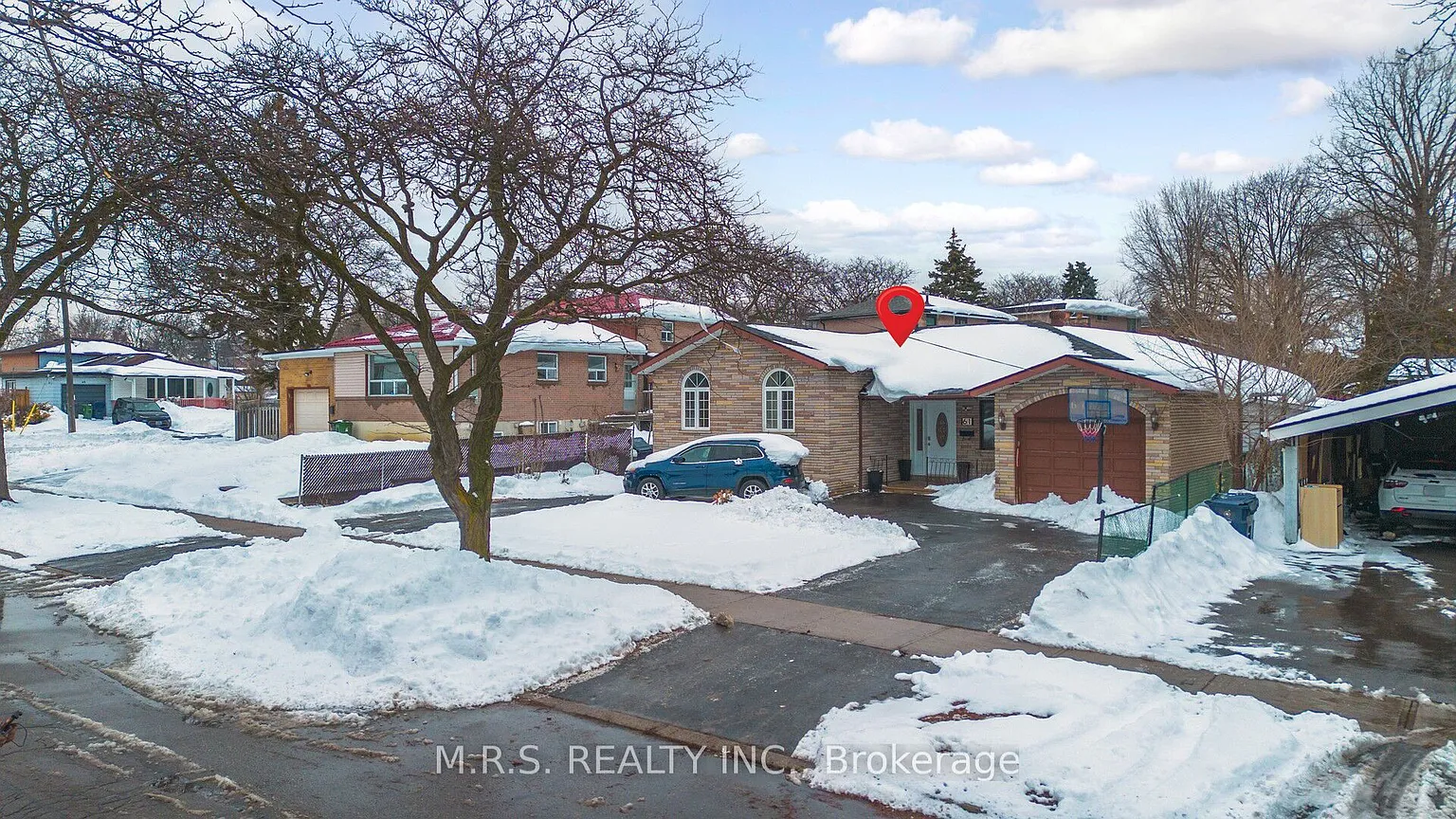 61 Bloomington Cres photo 1