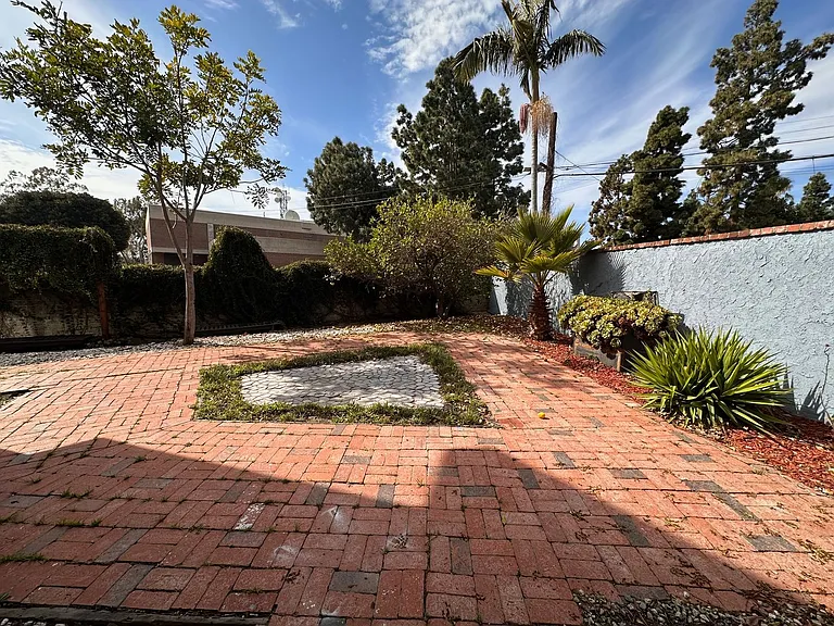 12111 Wagner St — Photo 31