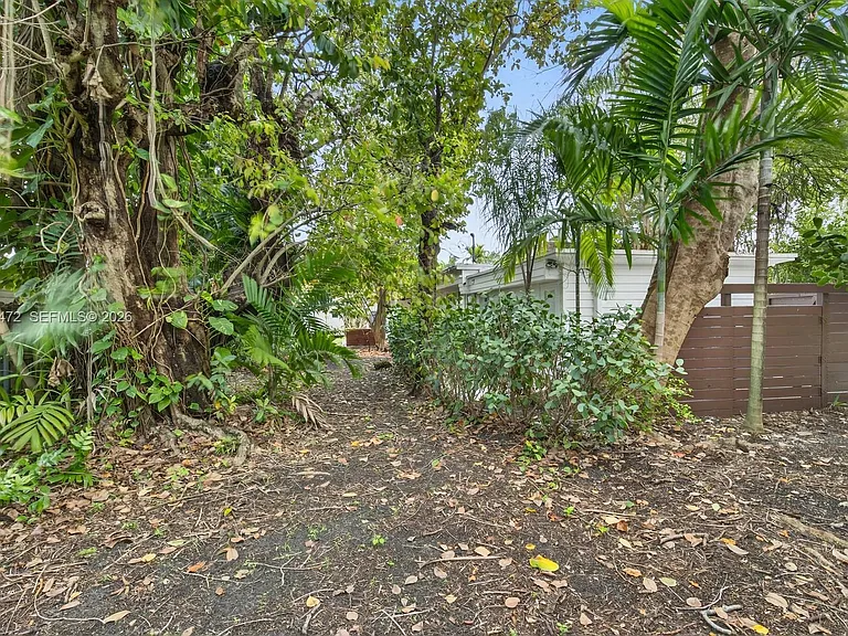 6395 SW 42nd Ter — Photo 30