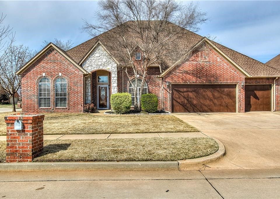 801 Preston Park - 4 bed + study, 3 bath, 3 car garage, 2 living, 2 dining.