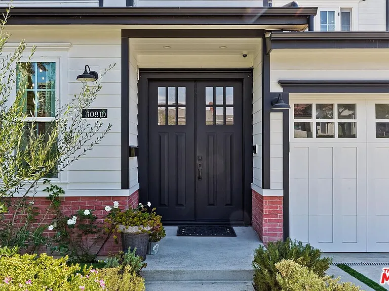 10810 Wilkins Ave — Photo 2